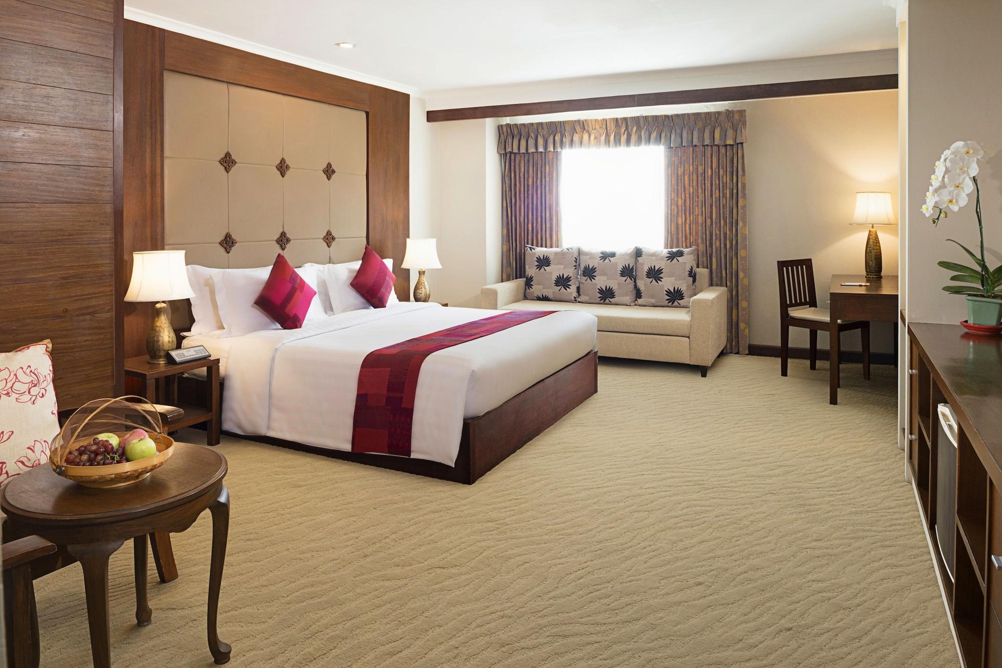Отель Movenpick Suriwongse
