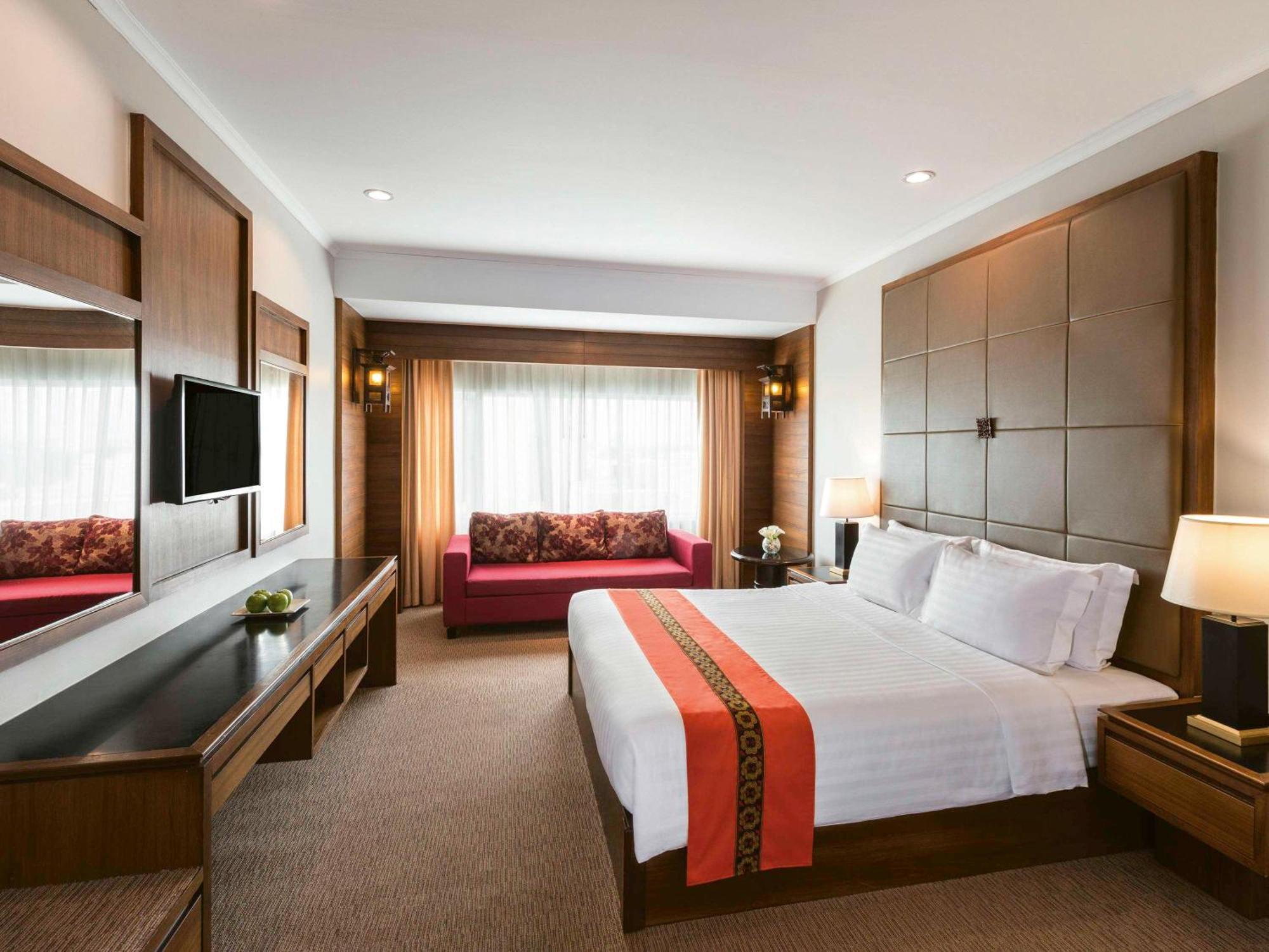 Отель Movenpick Suriwongse 4*